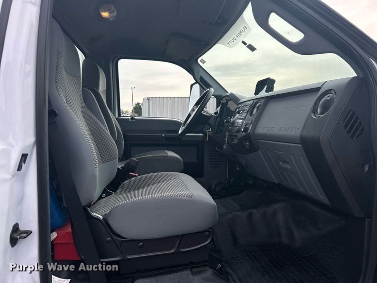 image for item EG1190 2016 Ford F650 Super Duty box truck