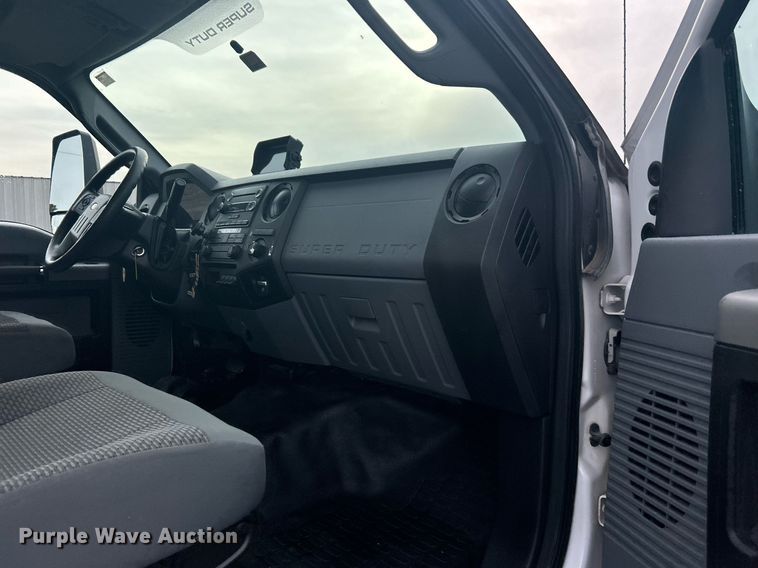 image for item EG1190 2016 Ford F650 Super Duty box truck