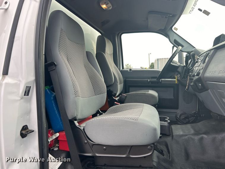 image for item EG1190 2016 Ford F650 Super Duty box truck