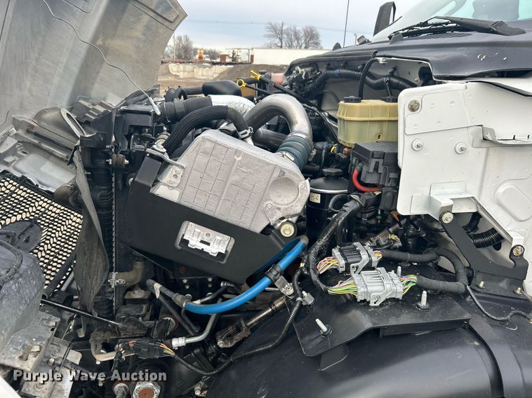 image for item EG1190 2016 Ford F650 Super Duty box truck