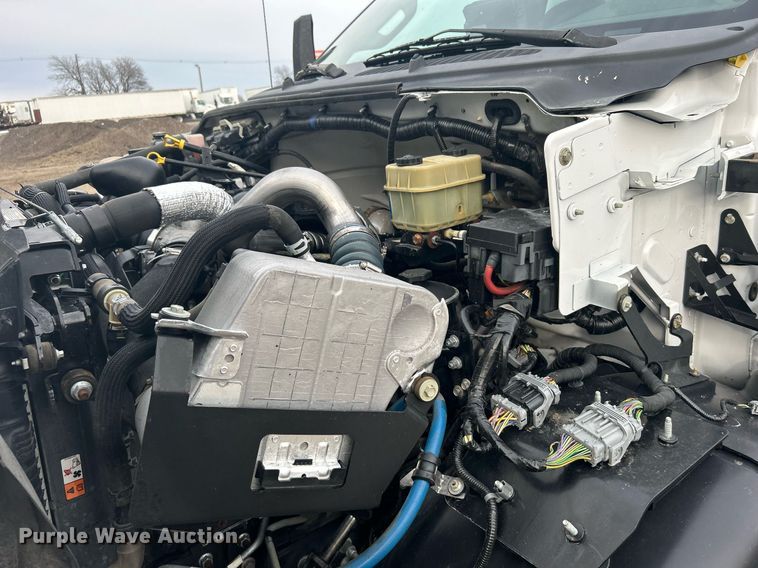 image for item EG1190 2016 Ford F650 Super Duty box truck