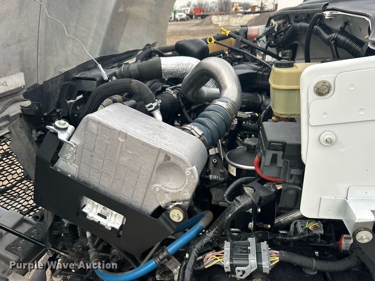 image for item EG1190 2016 Ford F650 Super Duty box truck