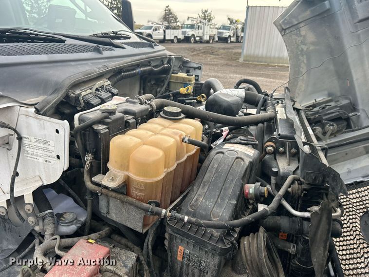 image for item EG1190 2016 Ford F650 Super Duty box truck