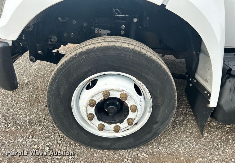 image for item EG1190 2016 Ford F650 Super Duty box truck