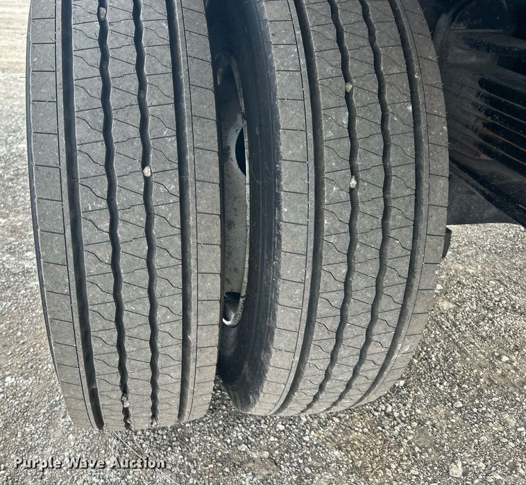 image for item EG1190 2016 Ford F650 Super Duty box truck