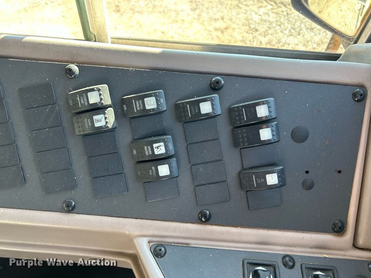 image for item EG1208 2002 International  school bus