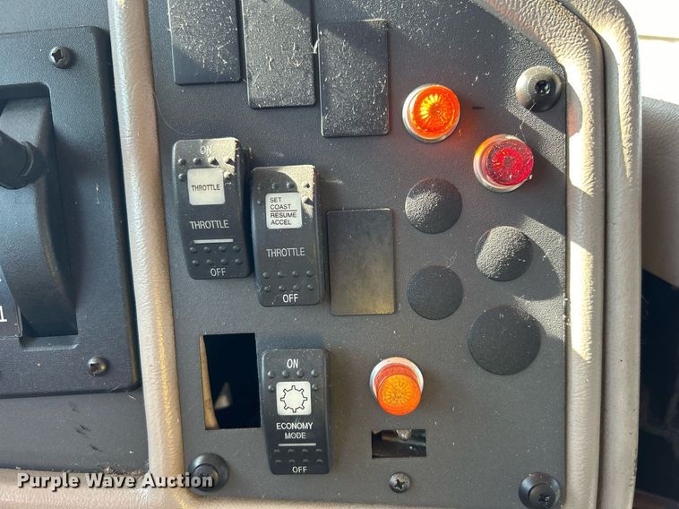 image for item EG1208 2002 International  school bus