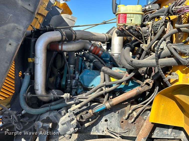 image for item EG1208 2002 International  school bus