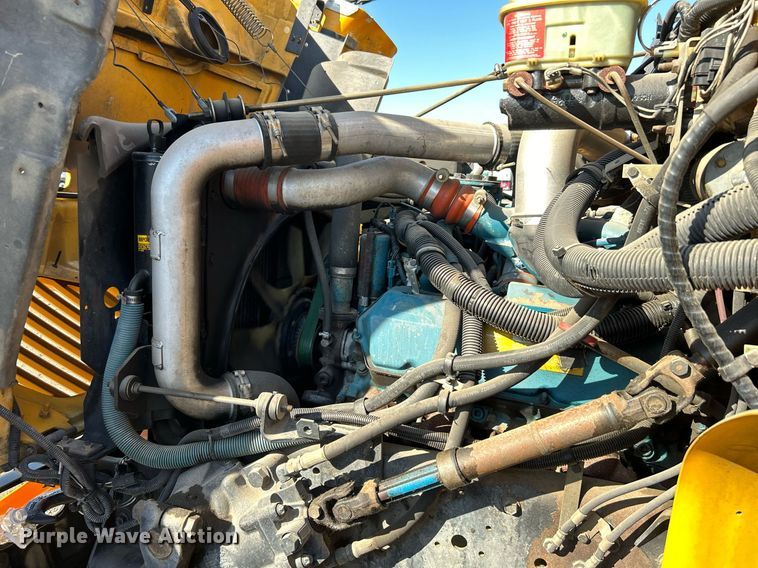 image for item EG1208 2002 International  school bus