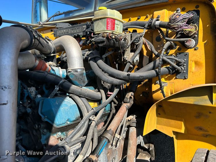 image for item EG1208 2002 International  school bus