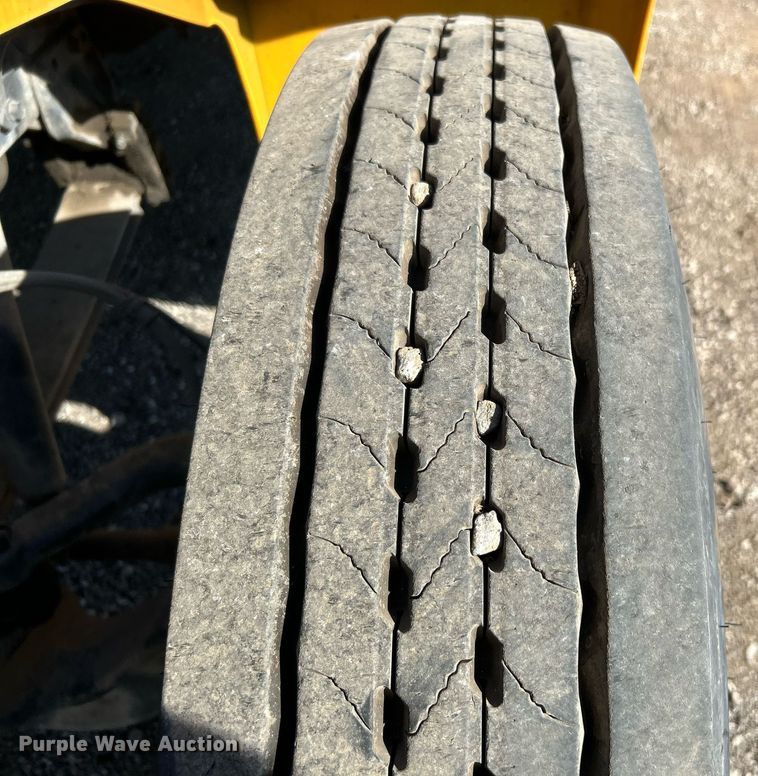 image for item EG1208 2002 International  school bus