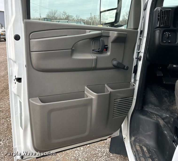 image for item EG1218 2007 Chevrolet  Express 3500 school bus