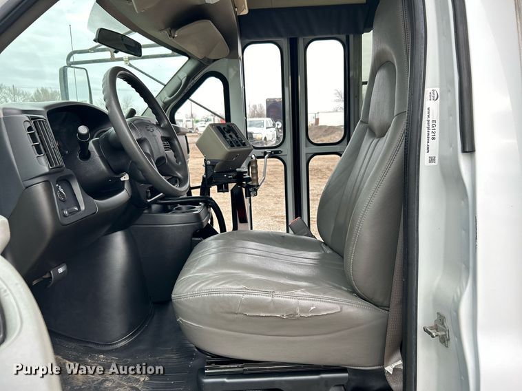image for item EG1218 2007 Chevrolet  Express 3500 school bus