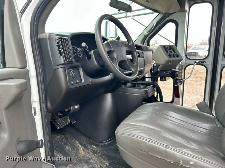 image for item EG1218 2007 Chevrolet  Express 3500 school bus