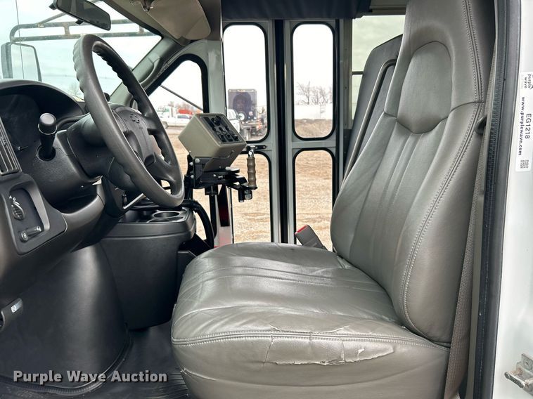 image for item EG1218 2007 Chevrolet  Express 3500 school bus