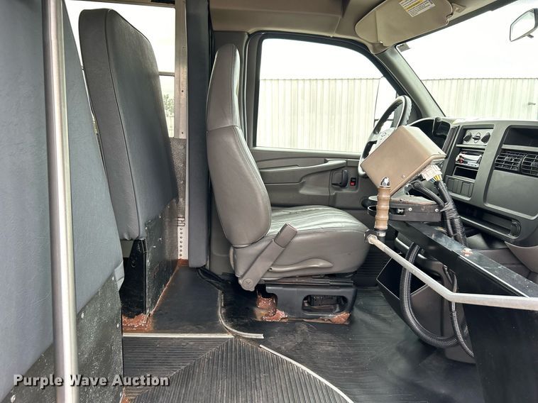 image for item EG1218 2007 Chevrolet  Express 3500 school bus