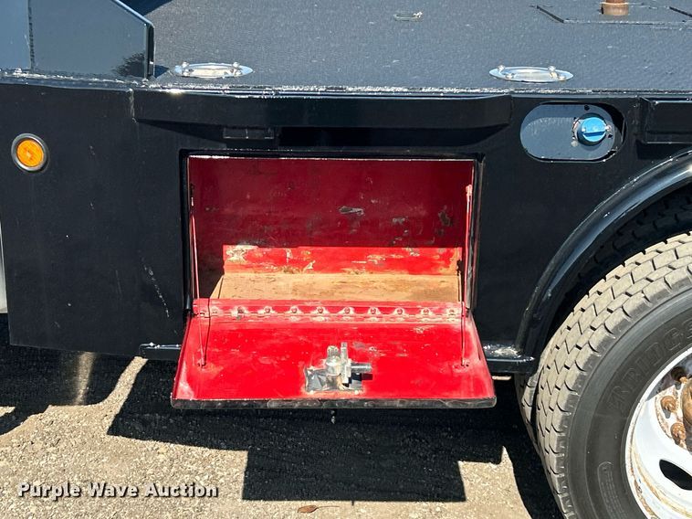 image for item EG1220 2015 Ford F550 Super Duty Crew Cab flatbed truck