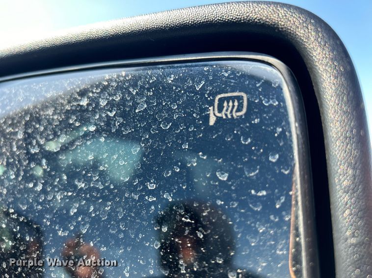 image for item EG1220 2015 Ford F550 Super Duty Crew Cab flatbed truck