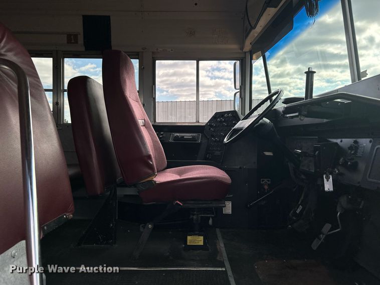 image for item EG1224 1999 International  3800 school bus