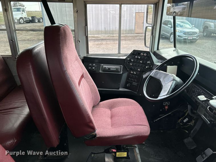 image for item EG1224 1999 International  3800 school bus