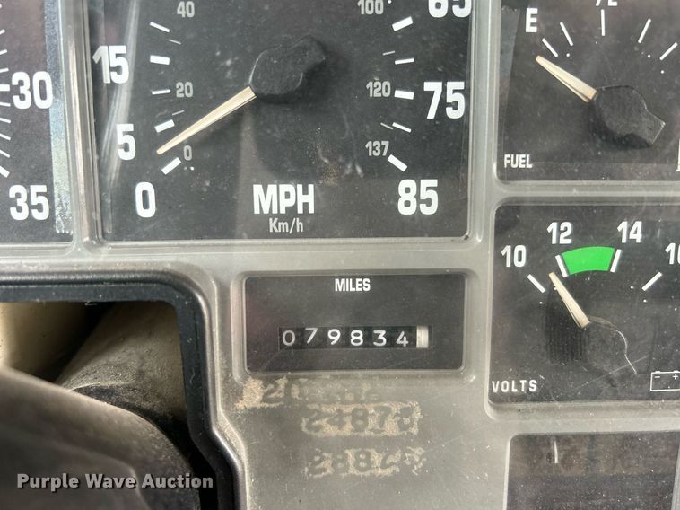 image for item EG1224 1999 International  3800 school bus