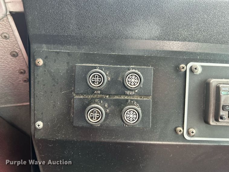 image for item EG1224 1999 International  3800 school bus