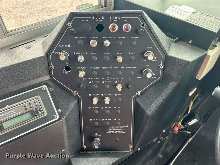 image for item EG1224 1999 International  3800 school bus