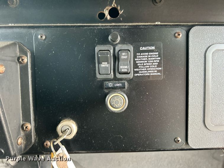 image for item EG1224 1999 International  3800 school bus