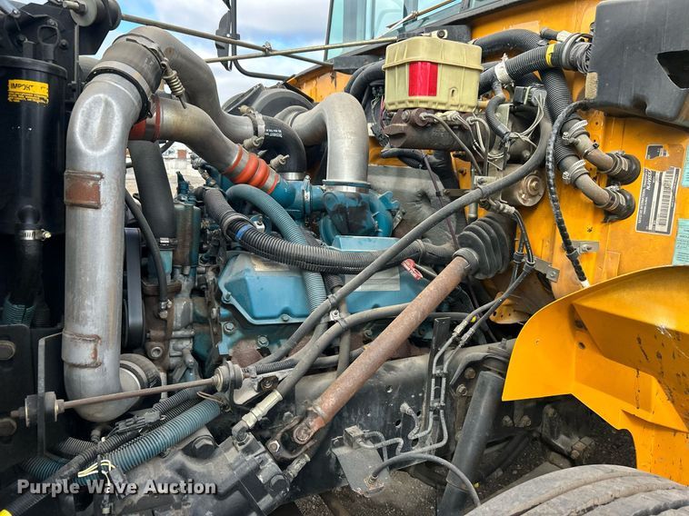 image for item EG1224 1999 International  3800 school bus