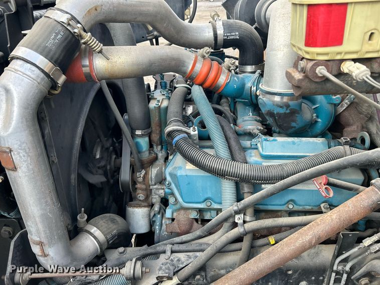 image for item EG1224 1999 International  3800 school bus