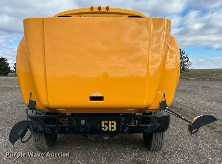 image for item EG1224 1999 International  3800 school bus