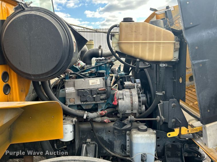 image for item EG1224 1999 International  3800 school bus