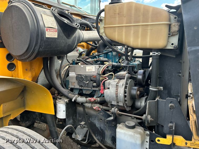 image for item EG1224 1999 International  3800 school bus