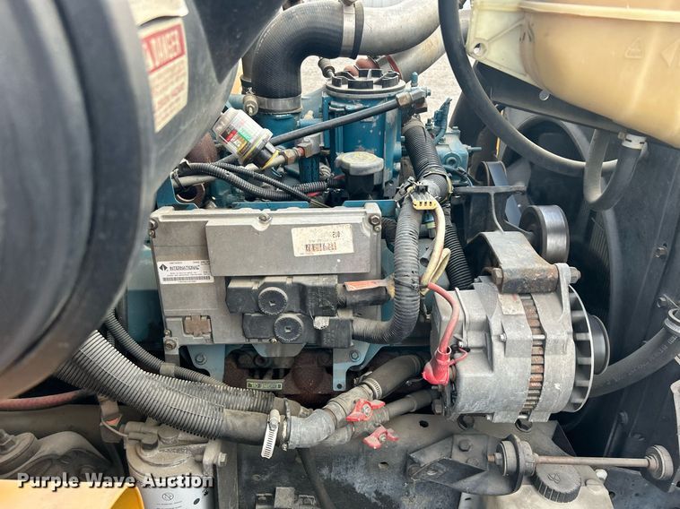 image for item EG1224 1999 International  3800 school bus