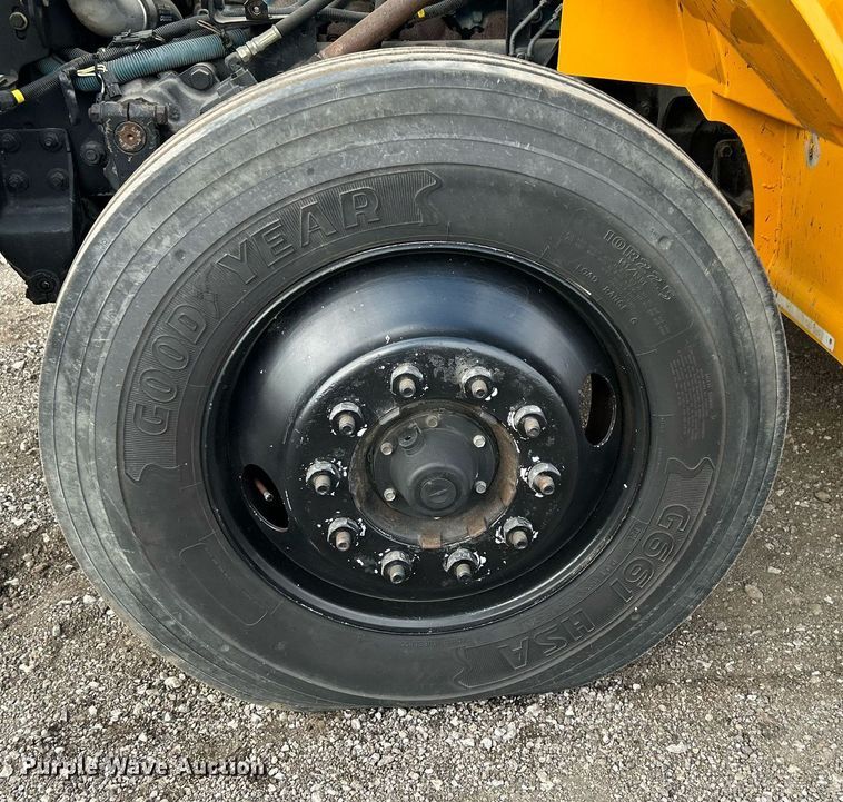 image for item EG1224 1999 International  3800 school bus