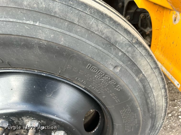 image for item EG1224 1999 International  3800 school bus