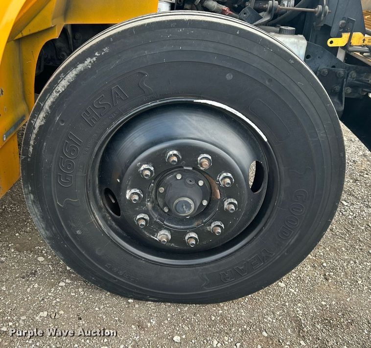 image for item EG1224 1999 International  3800 school bus