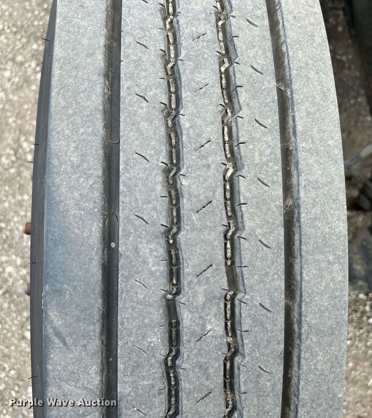 image for item EG1224 1999 International  3800 school bus