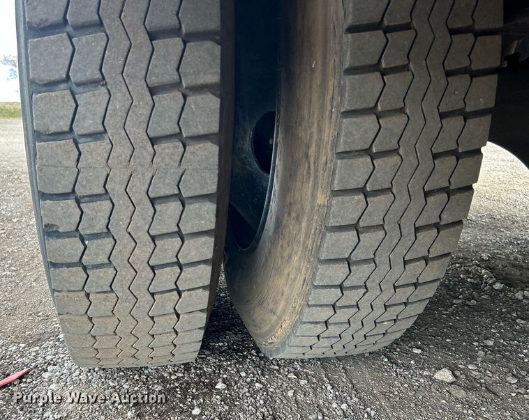 image for item EG1224 1999 International  3800 school bus