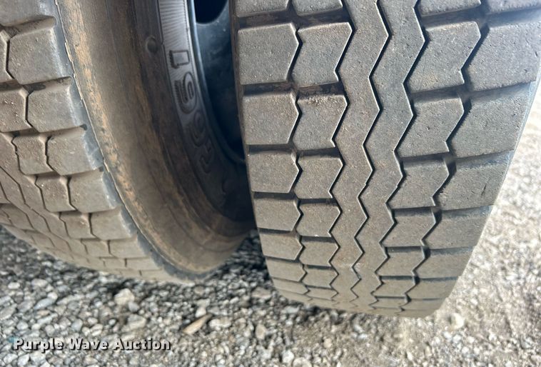 image for item EG1224 1999 International  3800 school bus