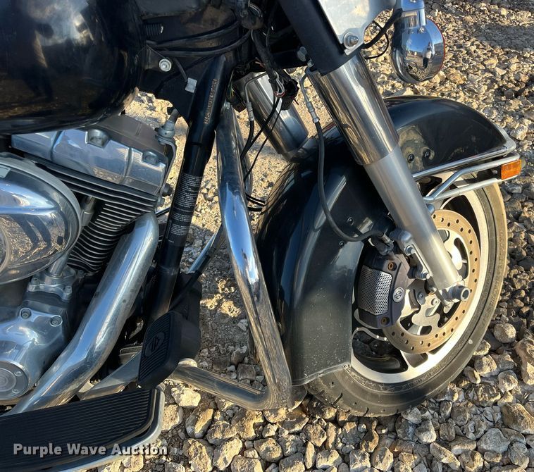 image for item EI0662 2011 Harley Davidson  Road King Police motorcycle