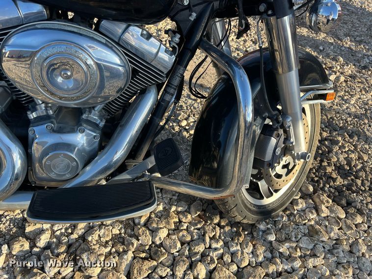 image for item EI0662 2011 Harley Davidson  Road King Police motorcycle