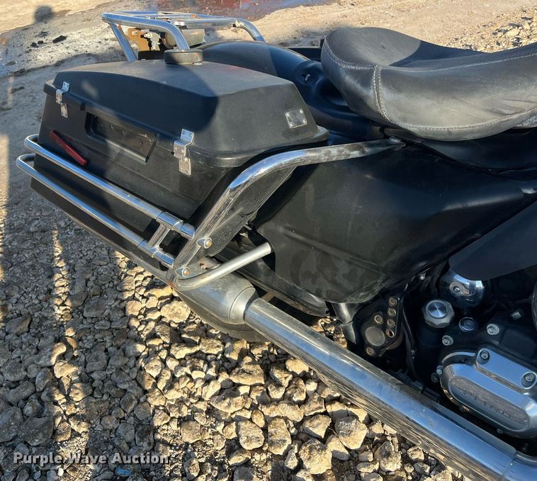 image for item EI0662 2011 Harley Davidson  Road King Police motorcycle