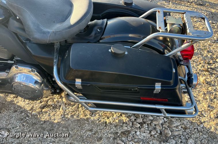image for item EI0662 2011 Harley Davidson  Road King Police motorcycle