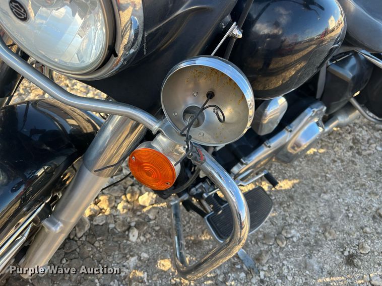 image for item EI0662 2011 Harley Davidson  Road King Police motorcycle