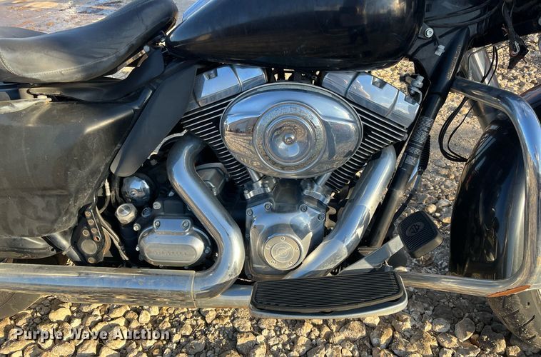 image for item EI0662 2011 Harley Davidson  Road King Police motorcycle