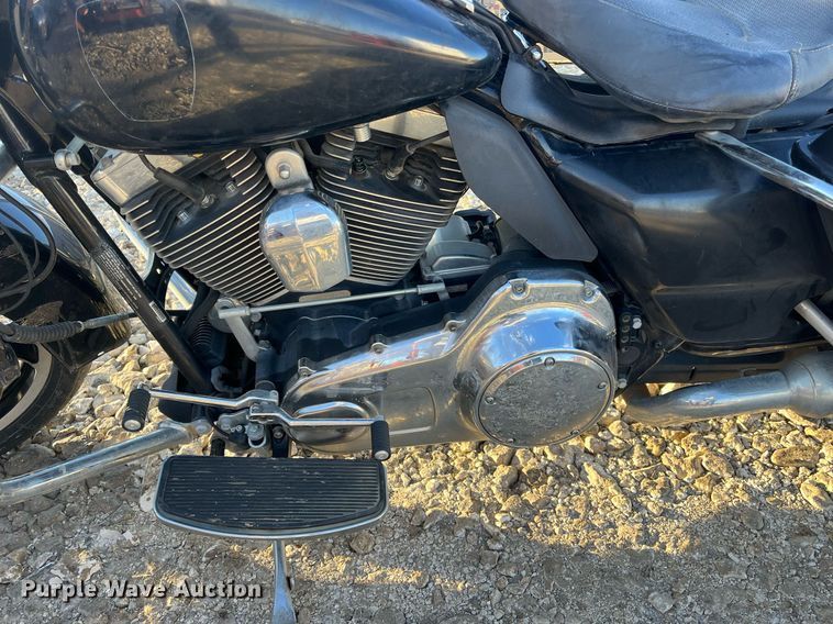 image for item EI0662 2011 Harley Davidson  Road King Police motorcycle