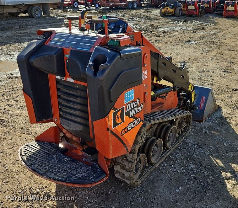image for item EI3518 2019 Ditch Witch SK600 compact utility loader