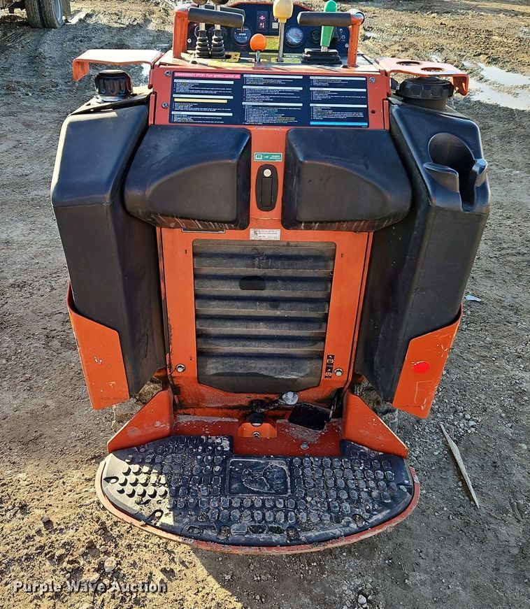 image for item EI3520 2021 Ditch Witch  SK600 compact utility loader