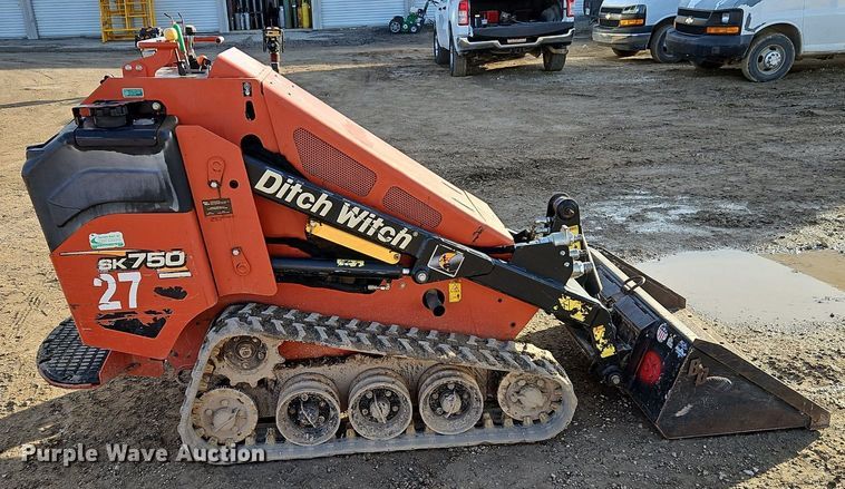 image for item EI3521 2015 Ditch Witch SK750 compact utility loader